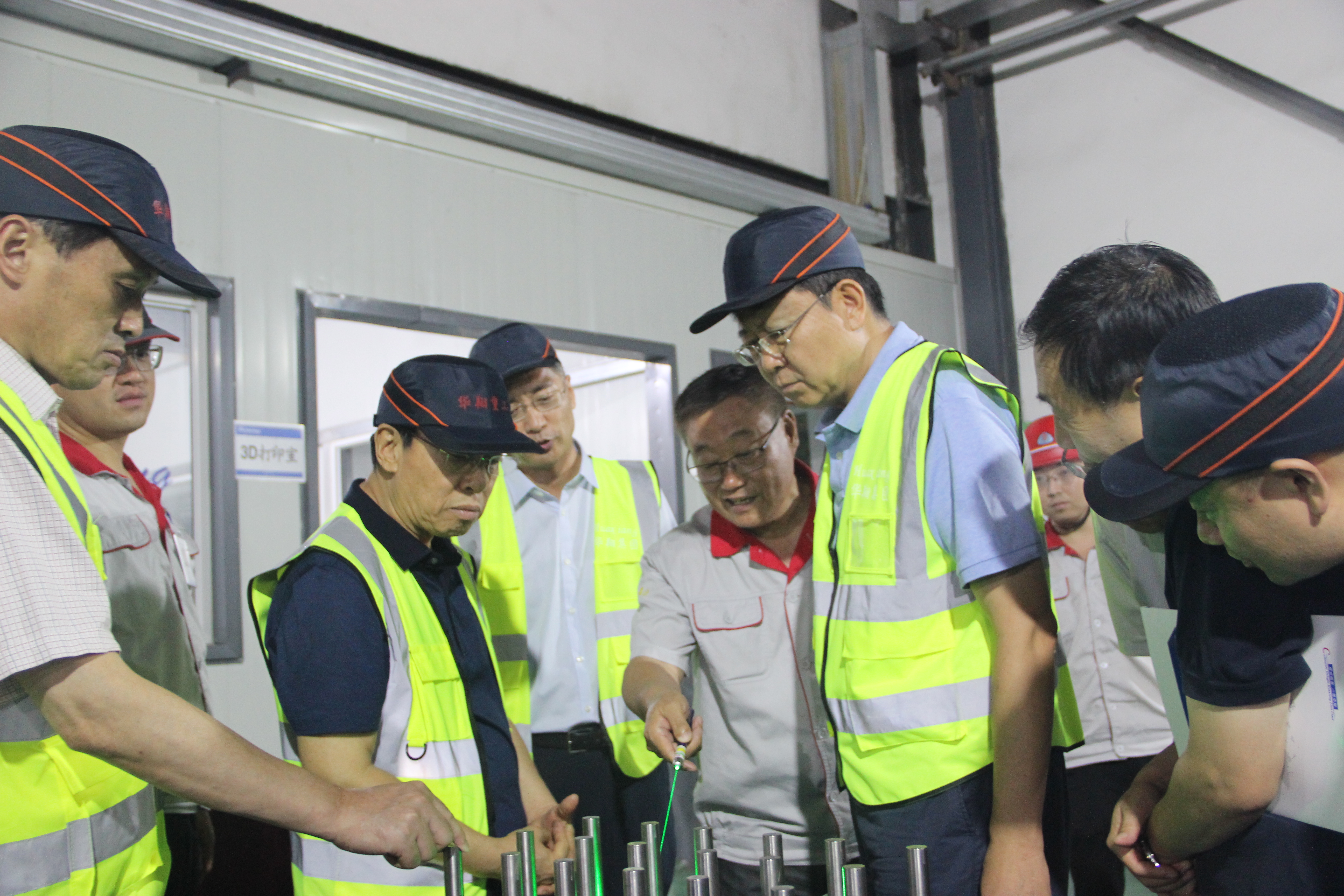 山西省人民政府原副省長(zhǎng)、中國(guó)生產(chǎn)力學(xué)會(huì)會(huì)長(zhǎng)、山西省資源型經(jīng)濟(jì)轉(zhuǎn)型促進(jìn)會(huì)總顧問牛仁亮一行蒞臨我司調(diào)研