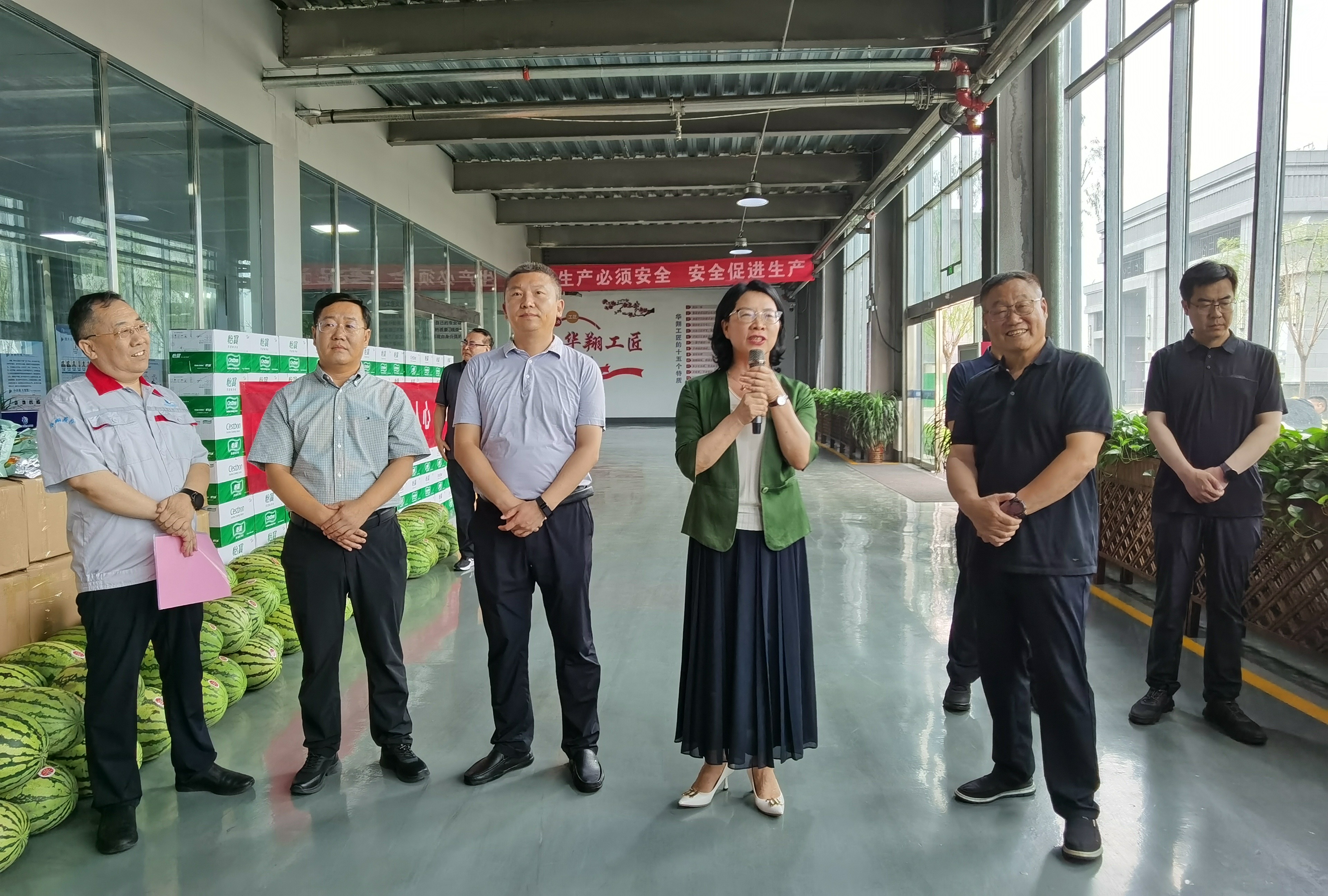 清涼慰問(wèn)暖人心、凝心聚力鼓干勁